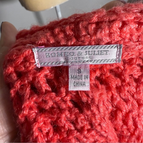 Romeo & Juliet Couture cable and open knit detachable hood poncho - Picture 2 of 6